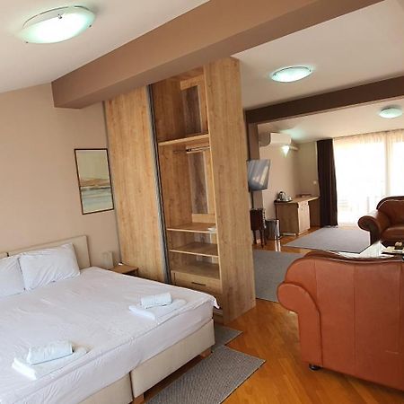 Premier Hotel Skopje Exteriör bild