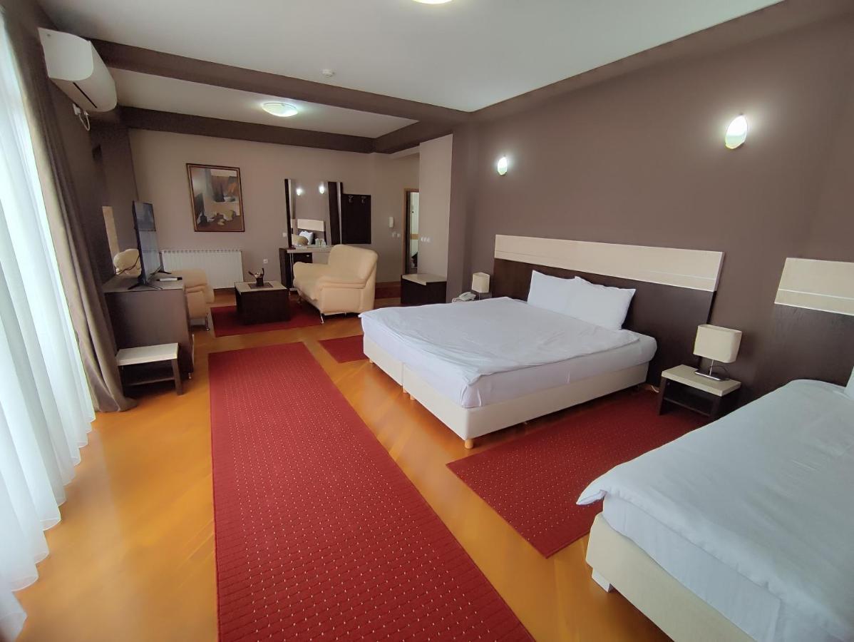 Premier Hotel Skopje Exteriör bild